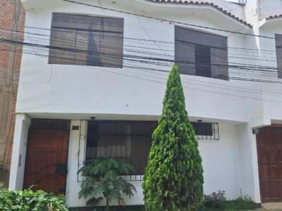 Casa de Tres Pisos en Venta