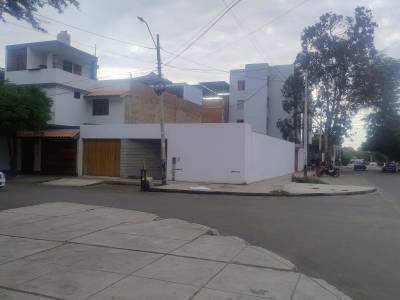 Amplio local en alquiler   - urb.  los geranios - piura