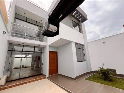 Casa de estreno en venta - frente a parque - urb. alameda country club