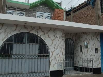 Casa en  Avenida San Mart&iacute;n, Hacienda Juan Santo, Zona Nueva, Parcona, Ica, 11000, Per&uacute;