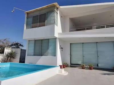 Se Vende Casa con Piscina en Playa Exclusiva